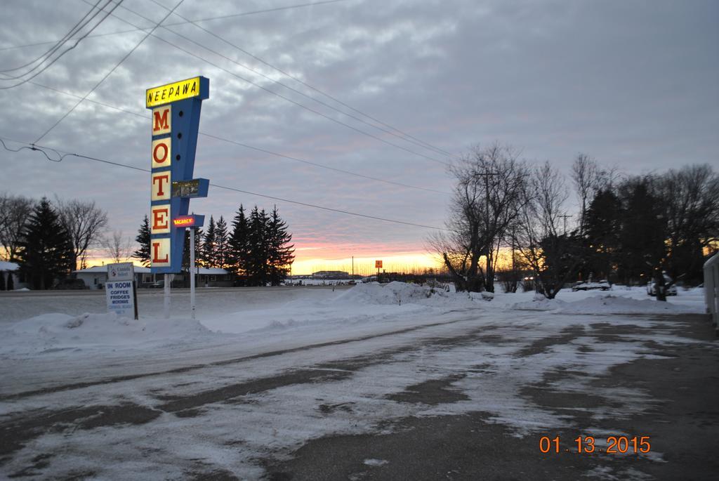 Neepawa Motel מראה חיצוני תמונה